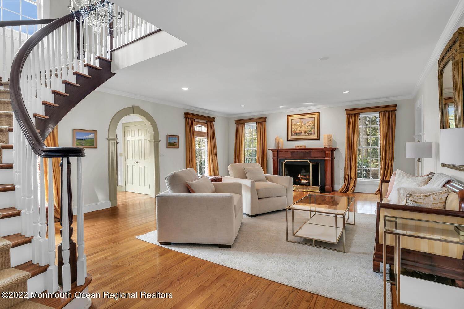17. Single Family Homes for Sale at 44 Black Point Horseshoe Rumson, New Jersey 07760 United States