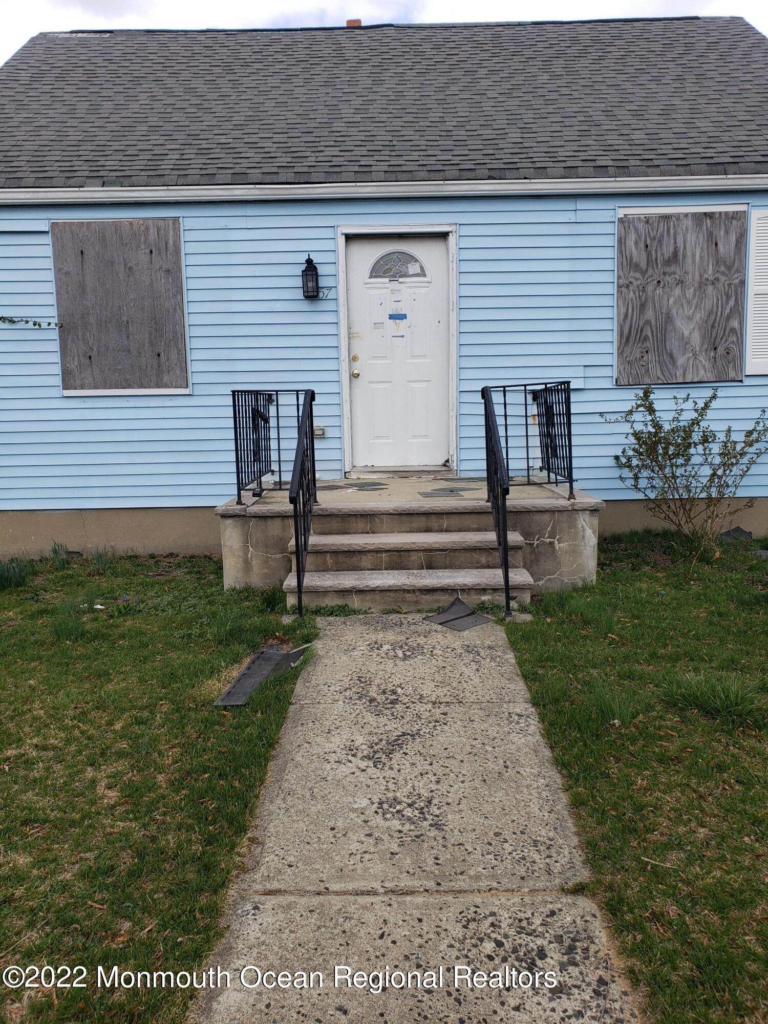 2. Single Family Homes for Sale at 57 Kennedy Way Keansburg, New Jersey 07734 United States