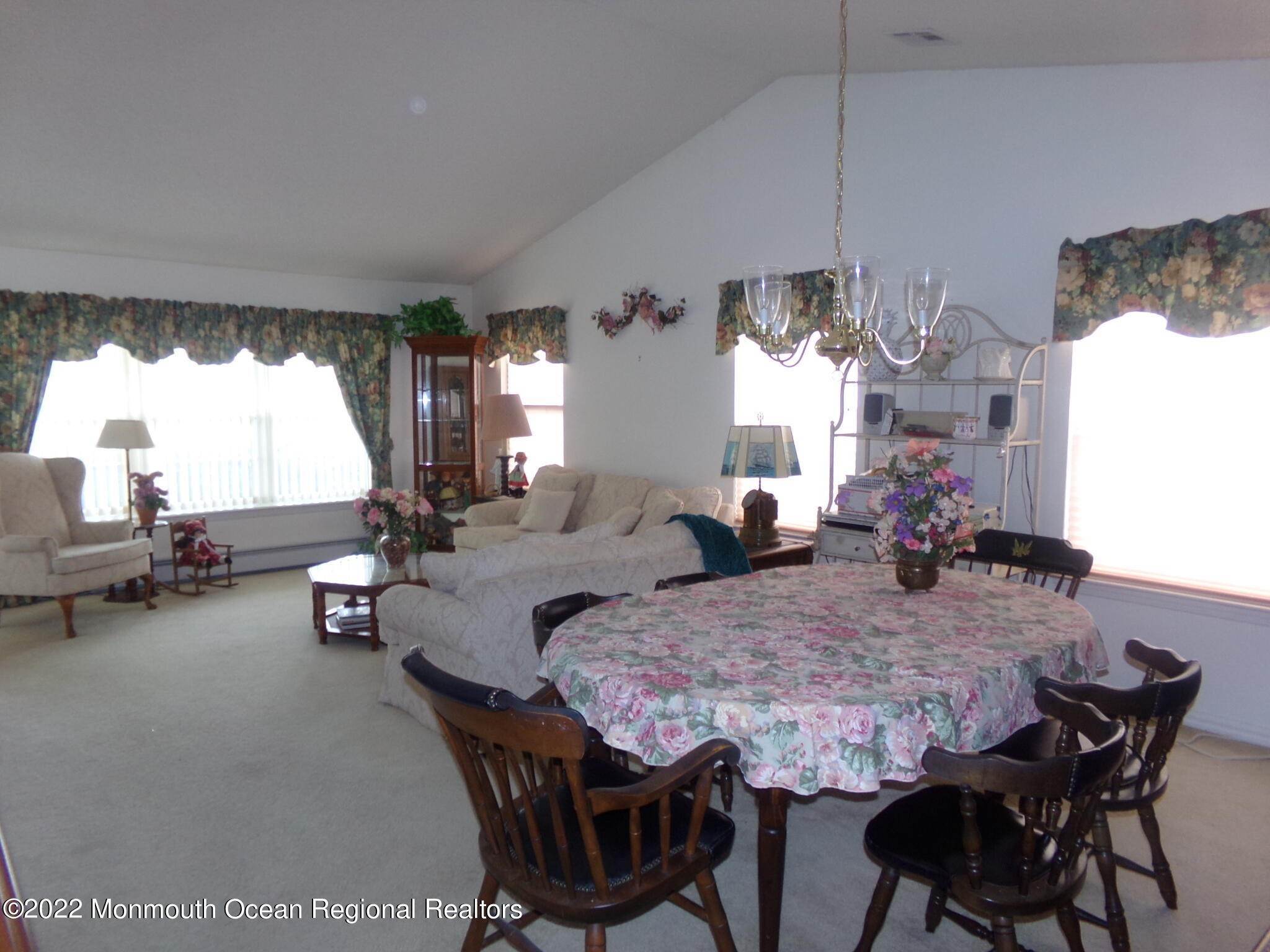 12. Single Family Homes for Sale at 17 Trent Drive Toms River, New Jersey 08757 United States
