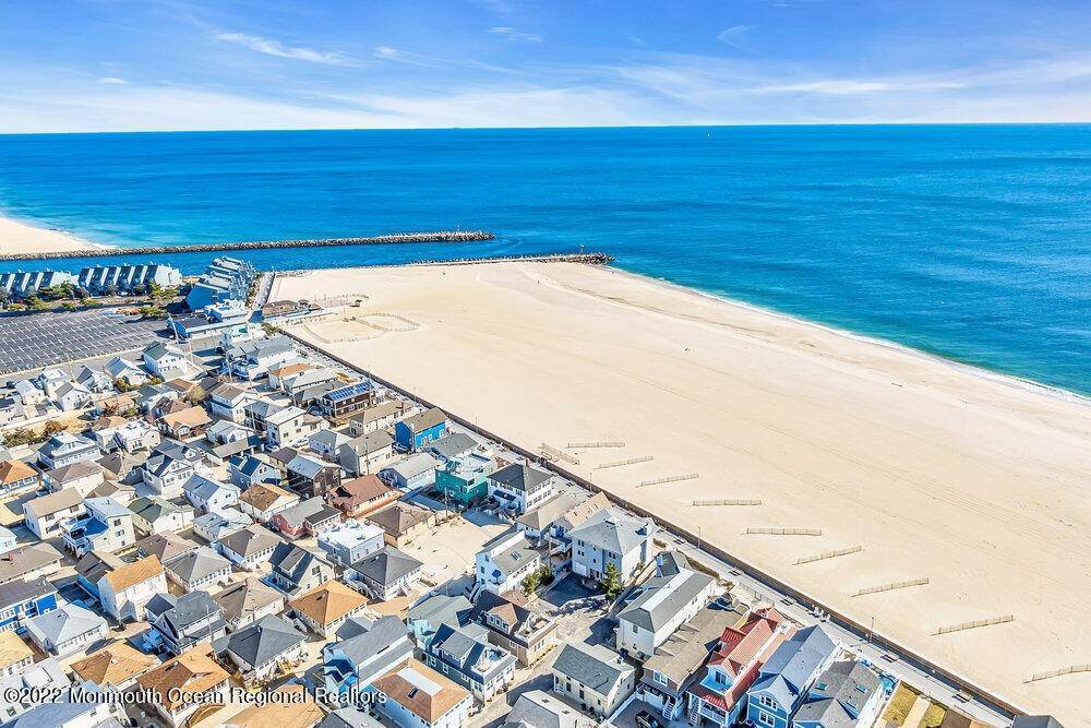 3. Single Family Homes at 14 Minard Place Point Pleasant Beach, New Jersey 08742 United States