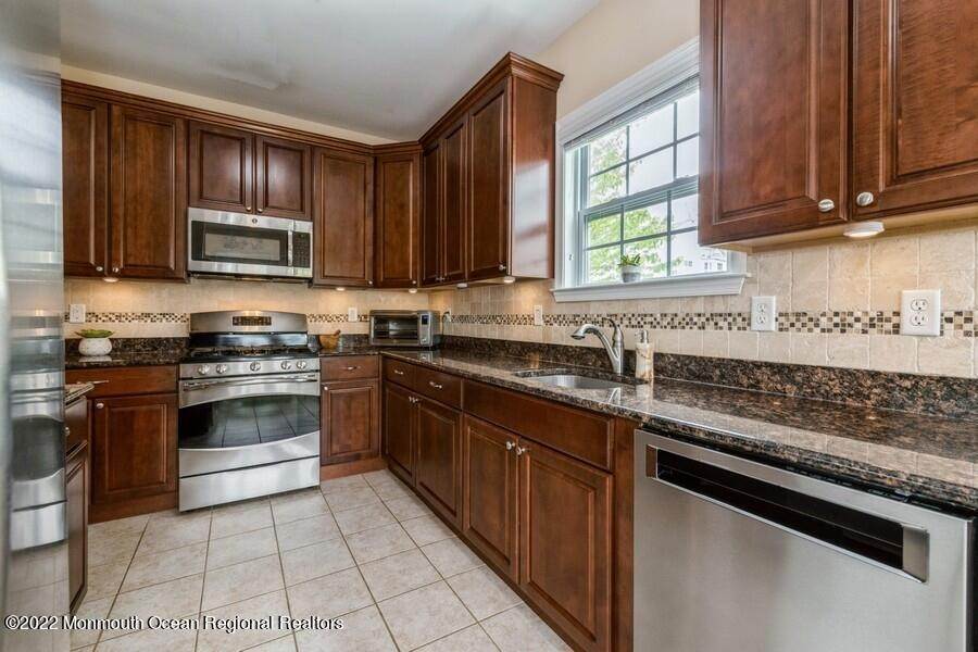 5. Condominiums for Sale at 40 Thistledown Street Tinton Falls, New Jersey 07753 United States