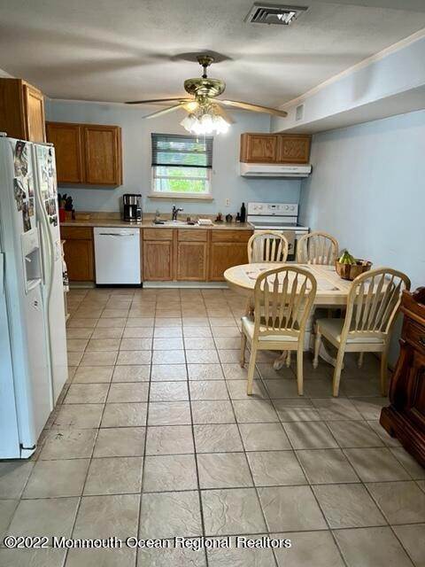 11. Single Family Homes for Sale at 90 Briar Mills Drive Brick, New Jersey 08724 United States