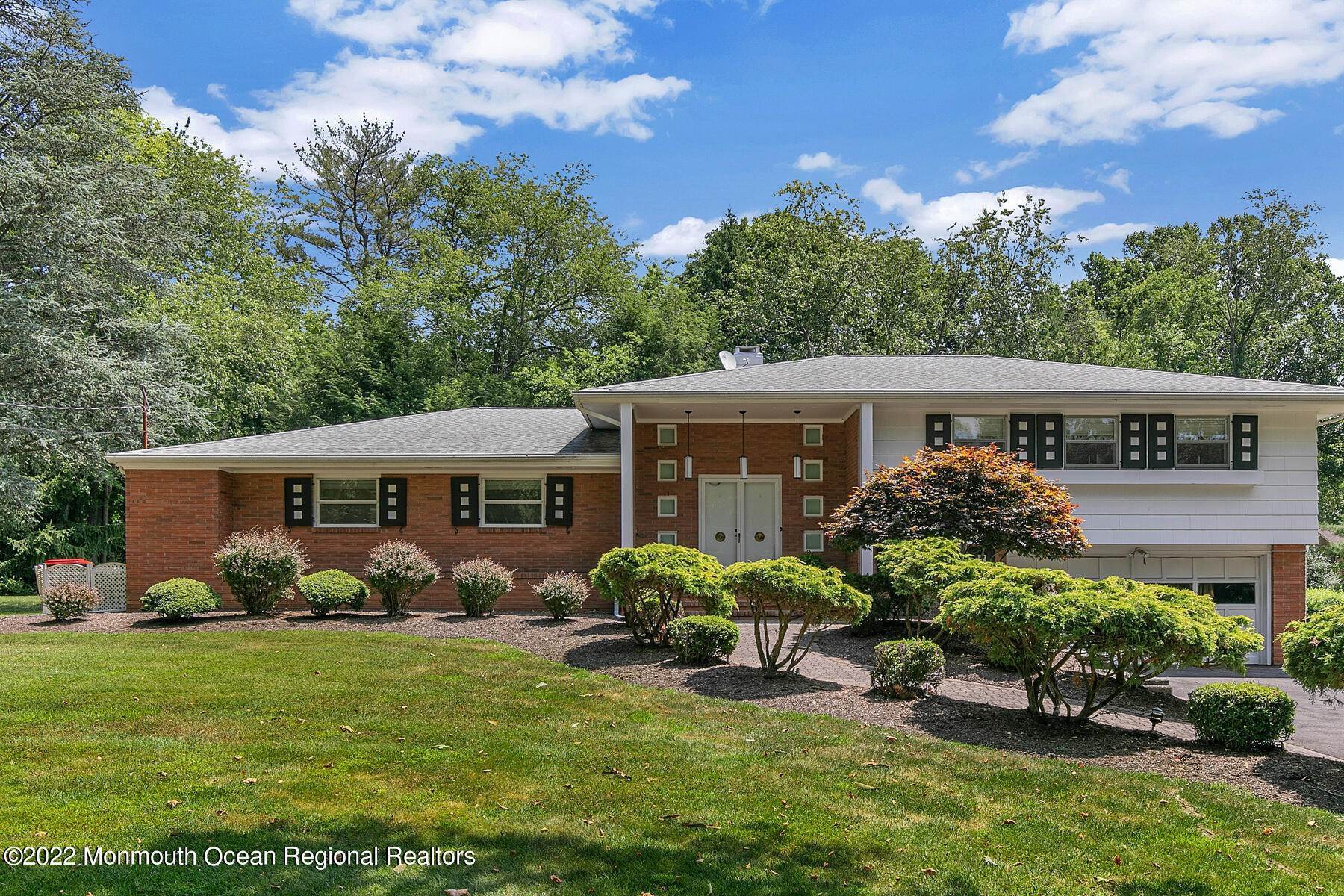 1. Single Family Homes for Sale at 42 W Larchmont Drive Colts Neck, New Jersey 07722 United States