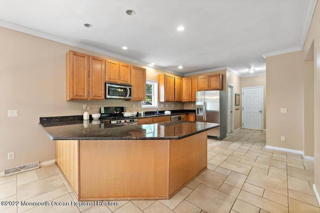 12. Single Family Homes for Sale at 62 Manitto Place Oceanport, New Jersey 07757 United States