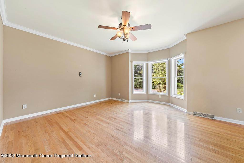 18. Single Family Homes for Sale at 62 Manitto Place Oceanport, New Jersey 07757 United States