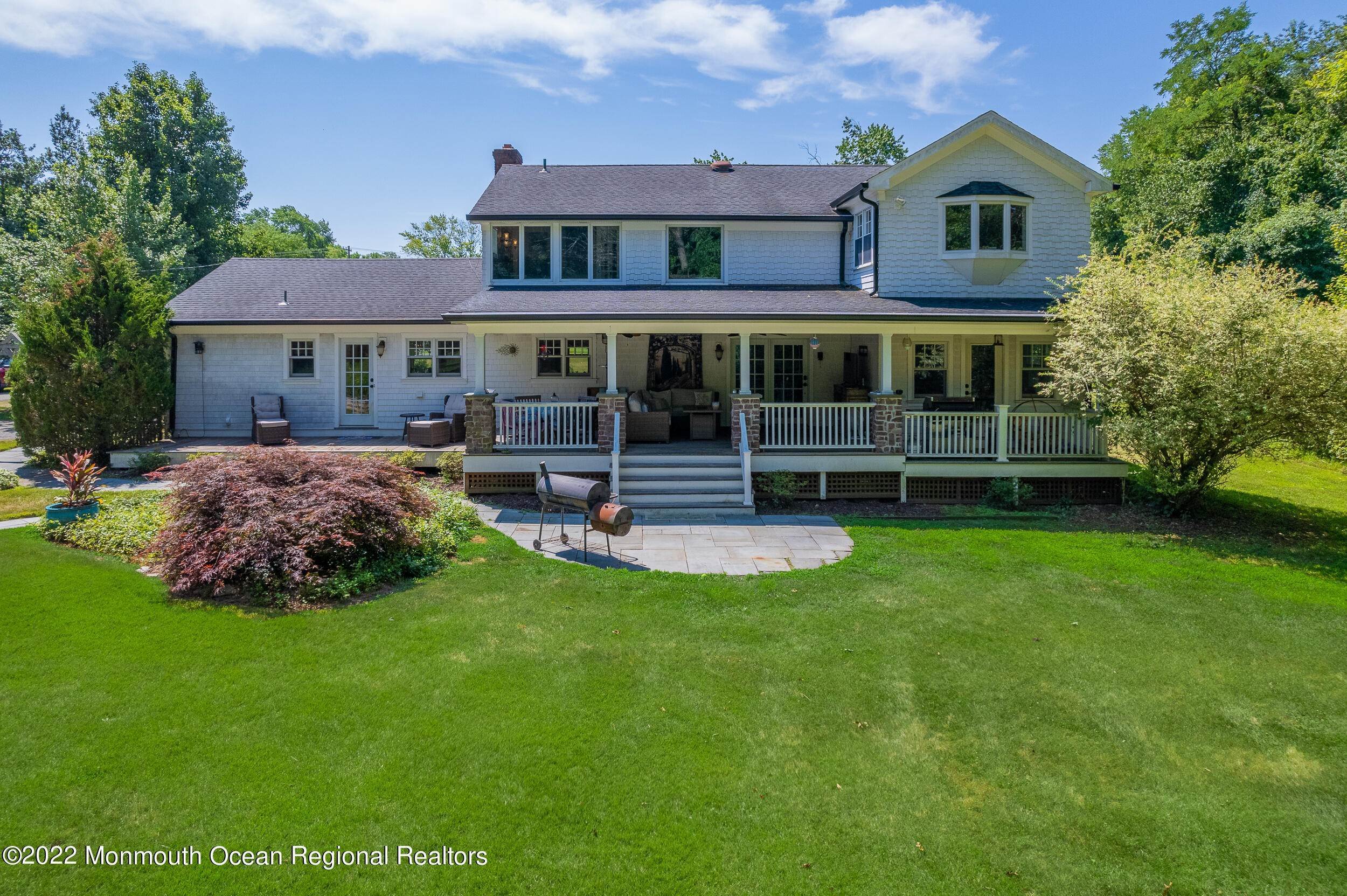 8. Single Family Homes for Sale at 194 Stone Hill Road Colts Neck, New Jersey 07722 United States