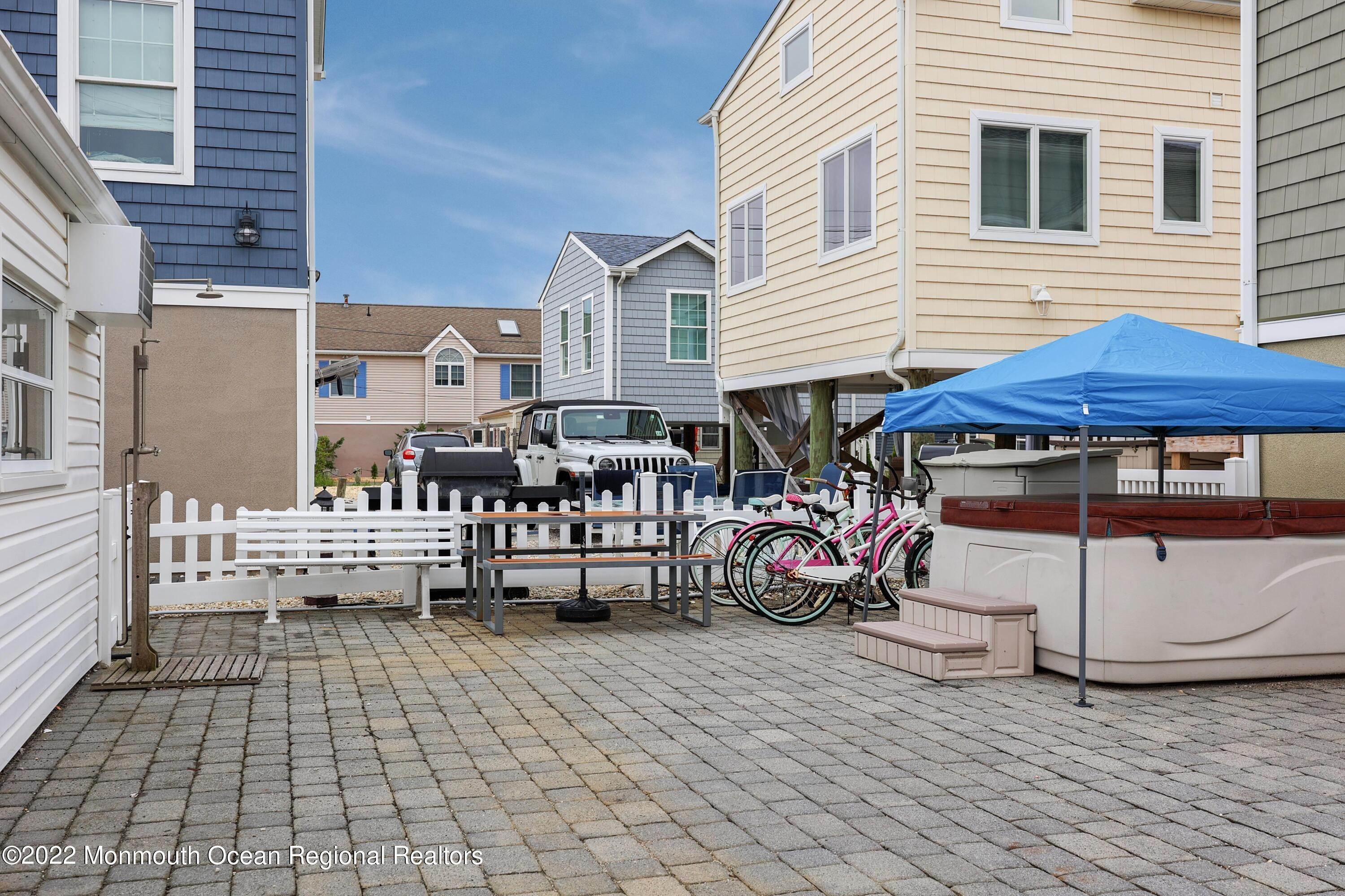19. Single Family Homes for Sale at 222 Harbor Drive Lavallette, New Jersey 08735 United States
