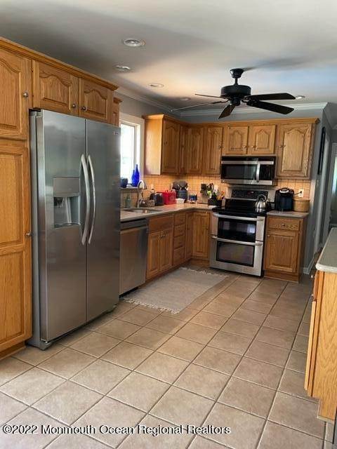 15. Single Family Homes for Sale at 208 Hopewell Princeton Road Hopewell Township, New Jersey 08525 United States