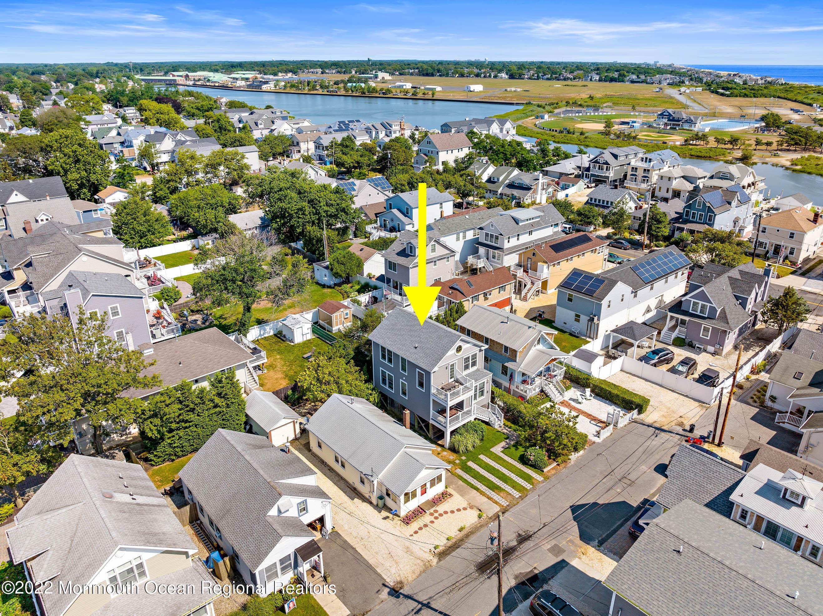 3. Single Family Homes for Sale at 41 Pearce Court Manasquan, New Jersey 08736 United States