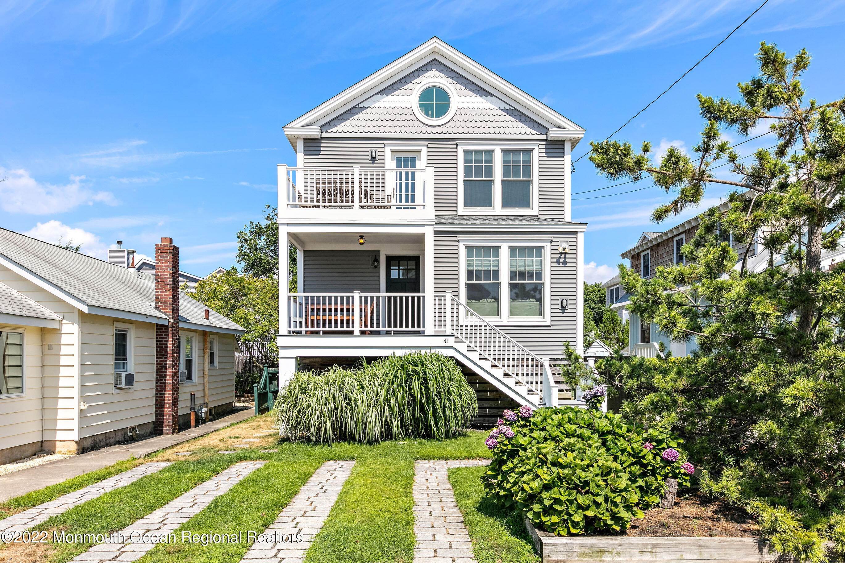 8. Single Family Homes for Sale at 41 Pearce Court Manasquan, New Jersey 08736 United States