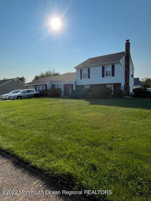 11. Single Family Homes for Sale at 982 Cedar Grove Road Toms River, New Jersey 08753 United States