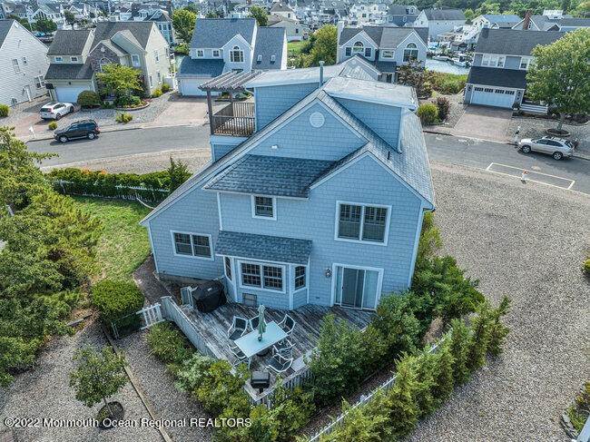 7. Single Family Homes for Sale at 108 Glimmer Glass Circle Manasquan, New Jersey 08736 United States