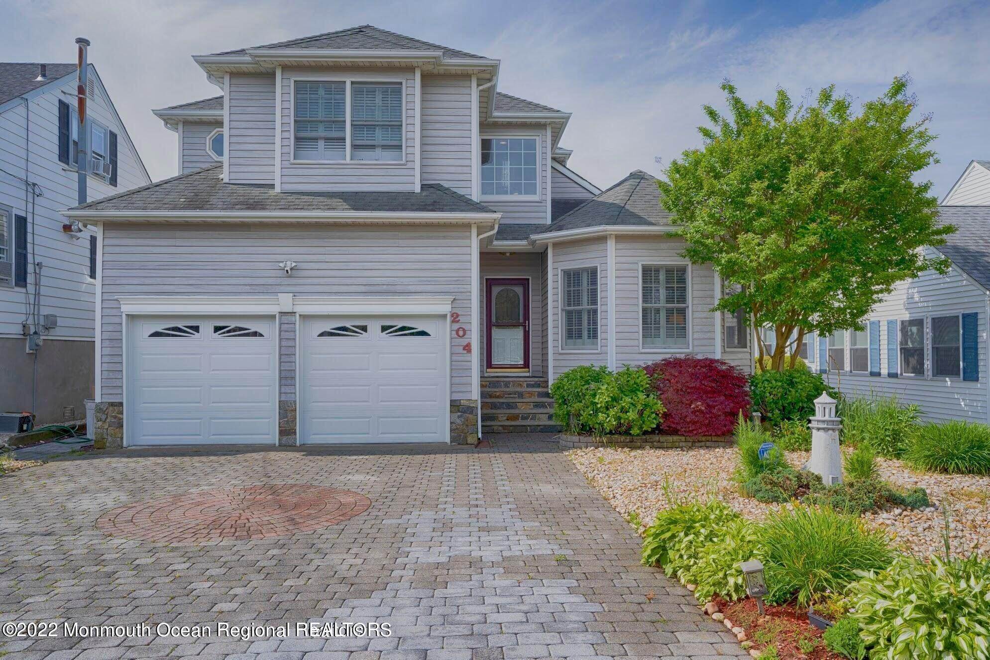 5. Single Family Homes for Sale at 204 New Jersey Avenue Point Pleasant Beach, New Jersey 08742 United States
