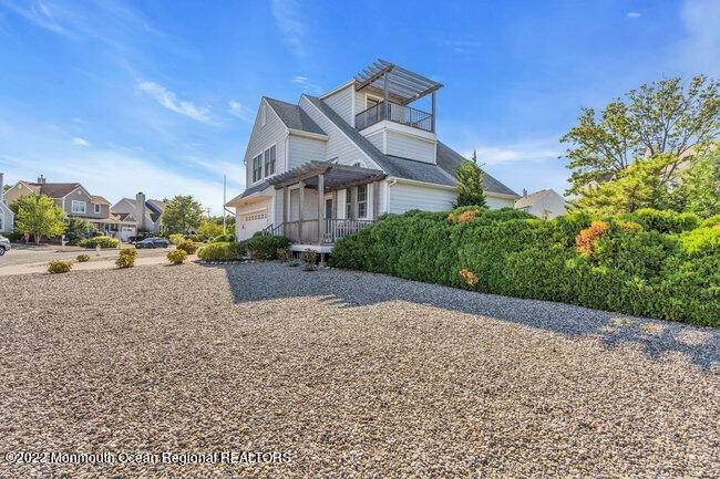 11. Single Family Homes for Sale at 108 Glimmer Glass Circle Manasquan, New Jersey 08736 United States