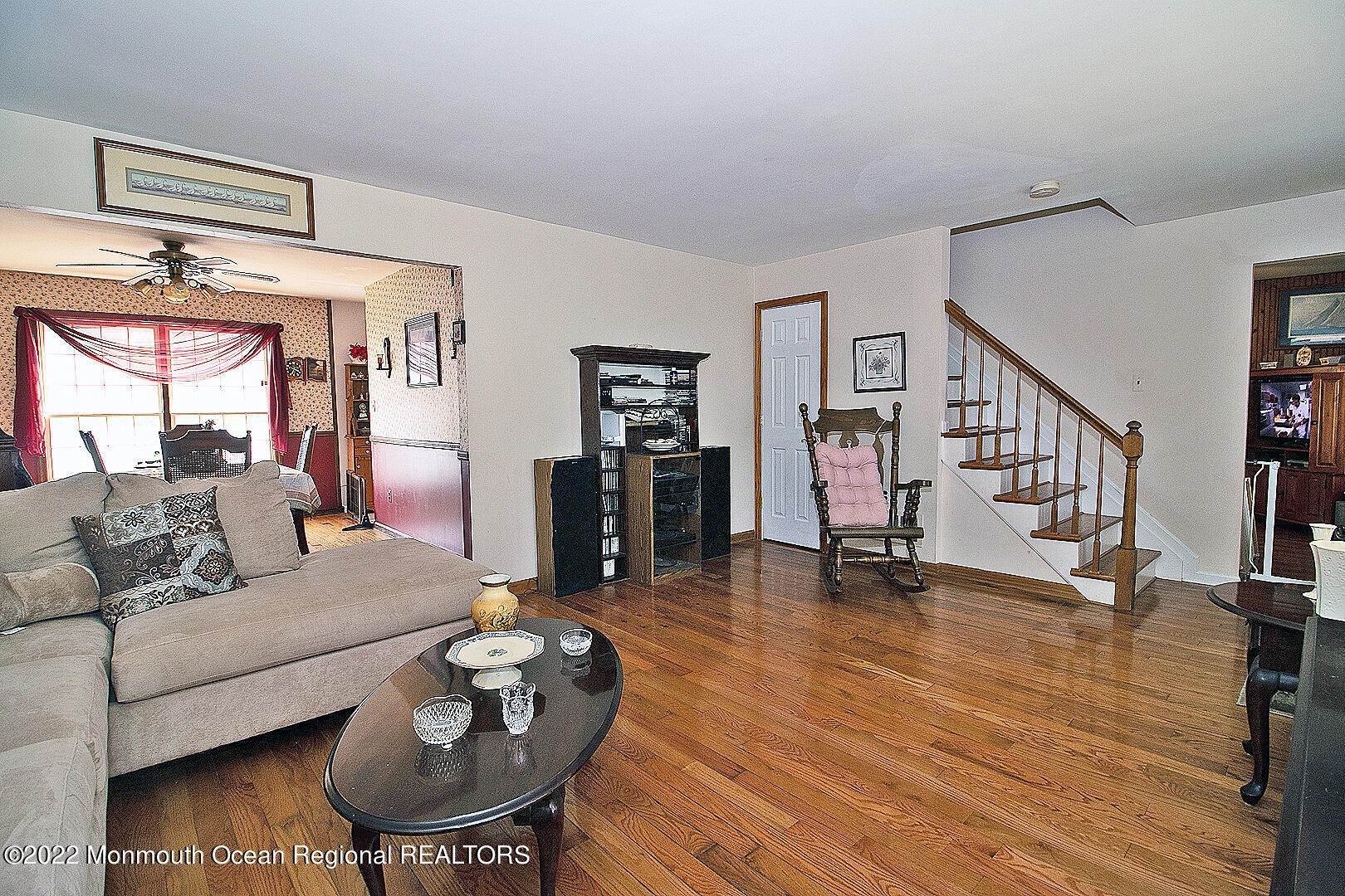 11. Single Family Homes for Sale at 442 Mamie Drive Brick, New Jersey 08723 United States