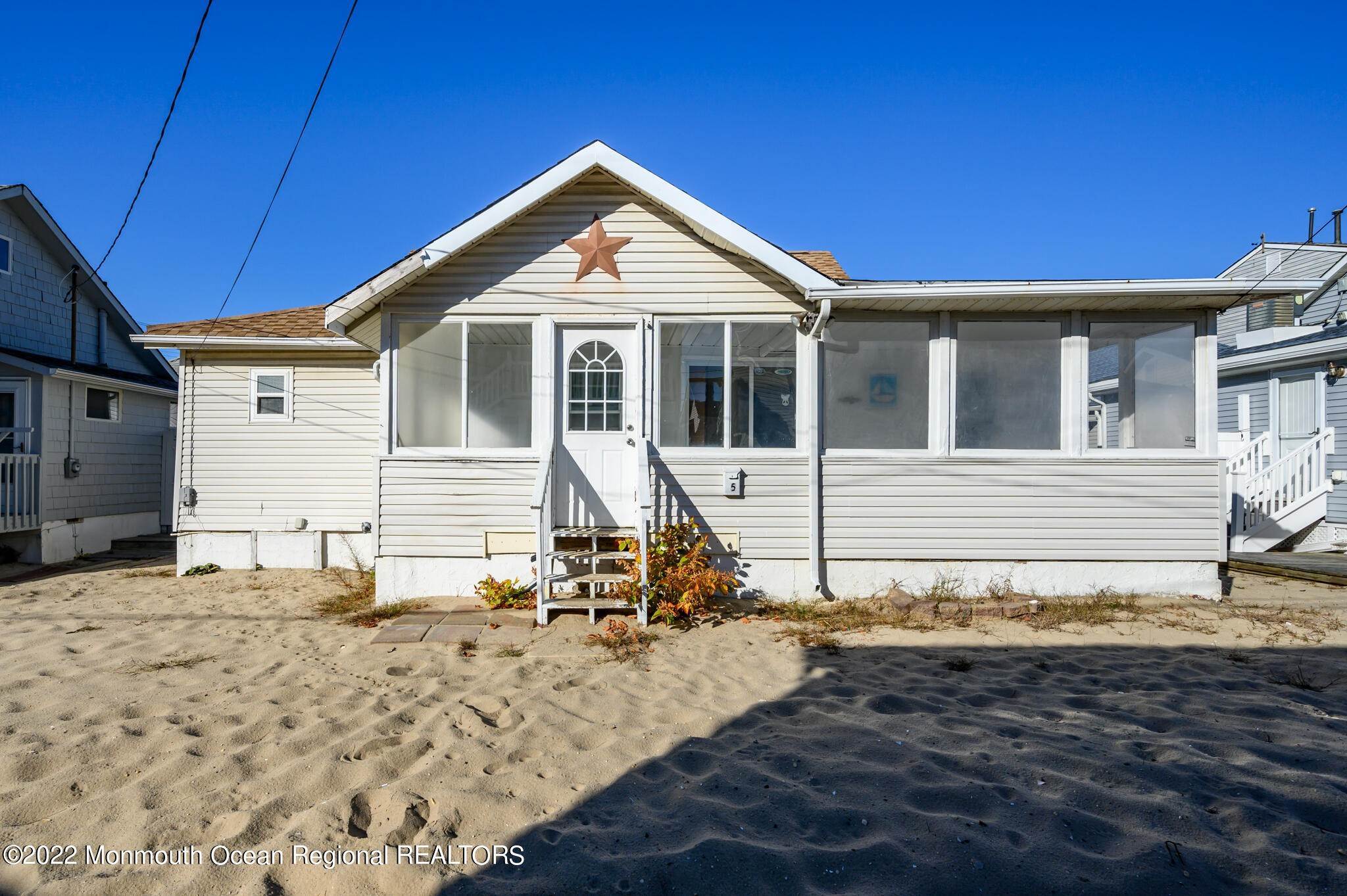Single Family Homes for Sale at 5 Hendricksons Row Point Pleasant Beach, New Jersey 08742 United States