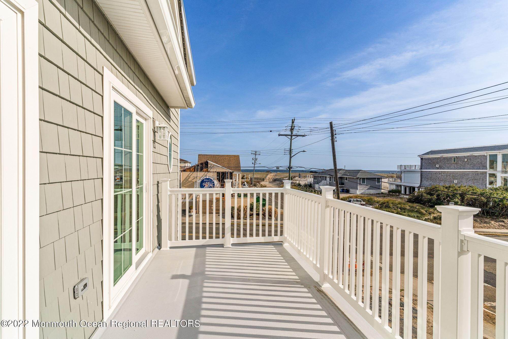 18. Single Family Homes for Sale at 103 Philadelphia Avenue Point Pleasant Beach, New Jersey 08742 United States