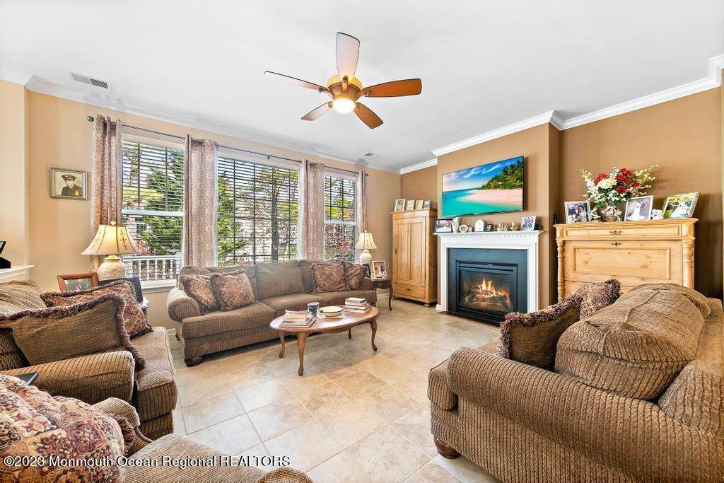 13. Single Family Homes for Sale at 9 Hamble Road Little Egg Harbor, New Jersey 08087 United States