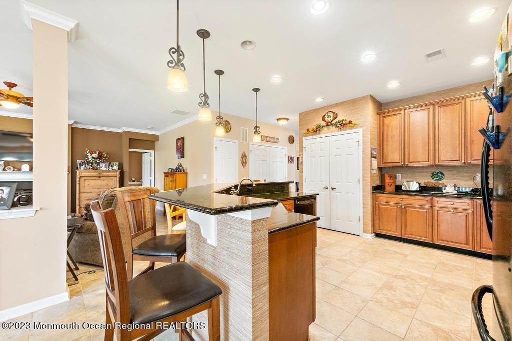 15. Single Family Homes for Sale at 9 Hamble Road Little Egg Harbor, New Jersey 08087 United States