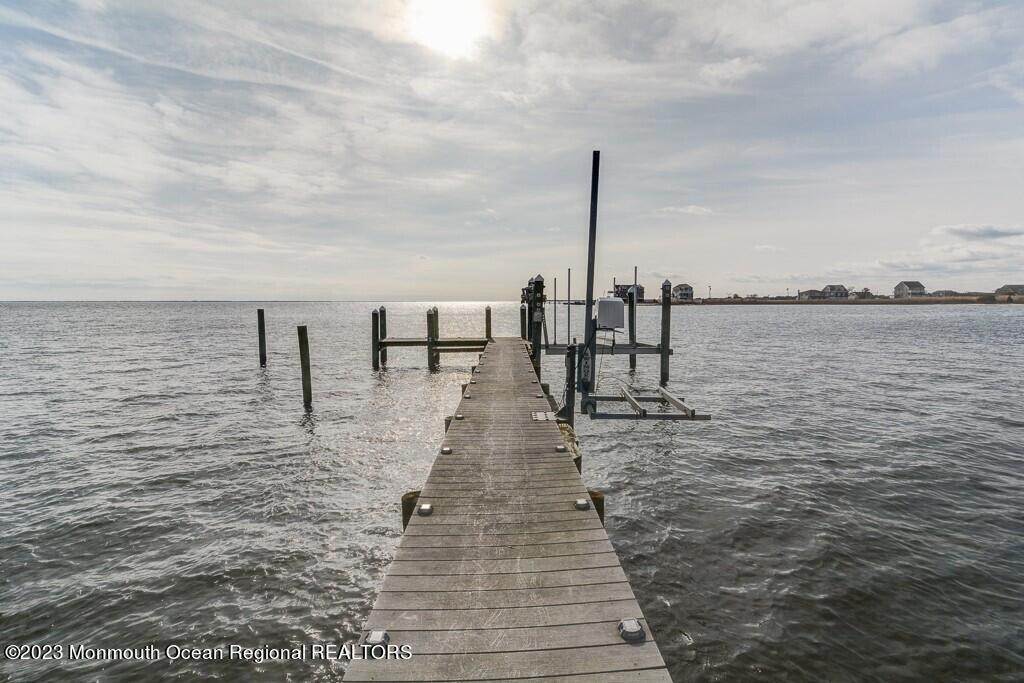 5. Single Family Homes for Sale at 1095 Island Drive Bayville, New Jersey 08721 United States