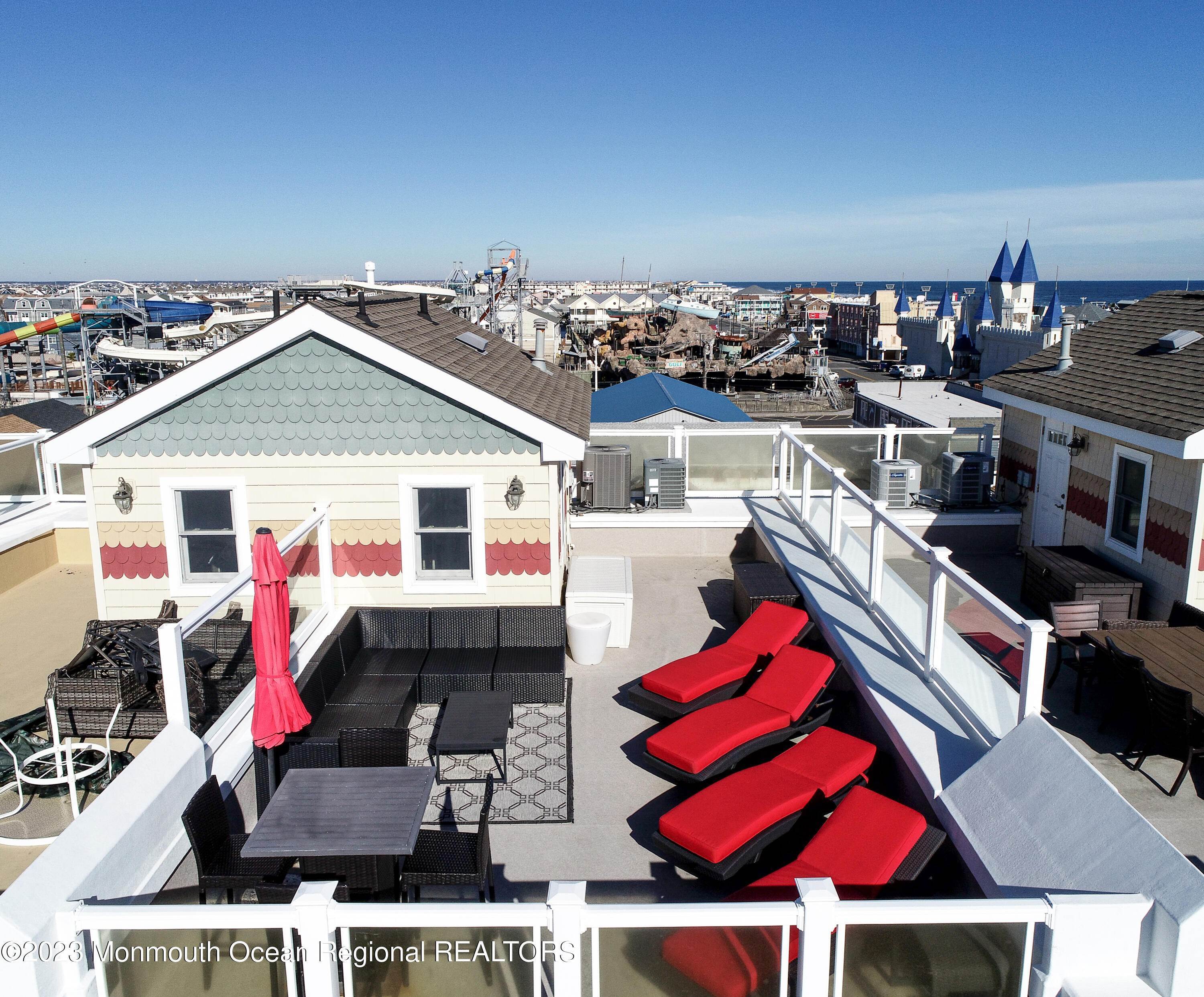 4. Single Family Homes for Sale at 21 Blaine Avenue 7 Seaside Heights, New Jersey 08751 United States