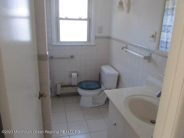 16. Single Family Homes for Sale at 122 Hatfield Court Toms River, New Jersey 08757 United States