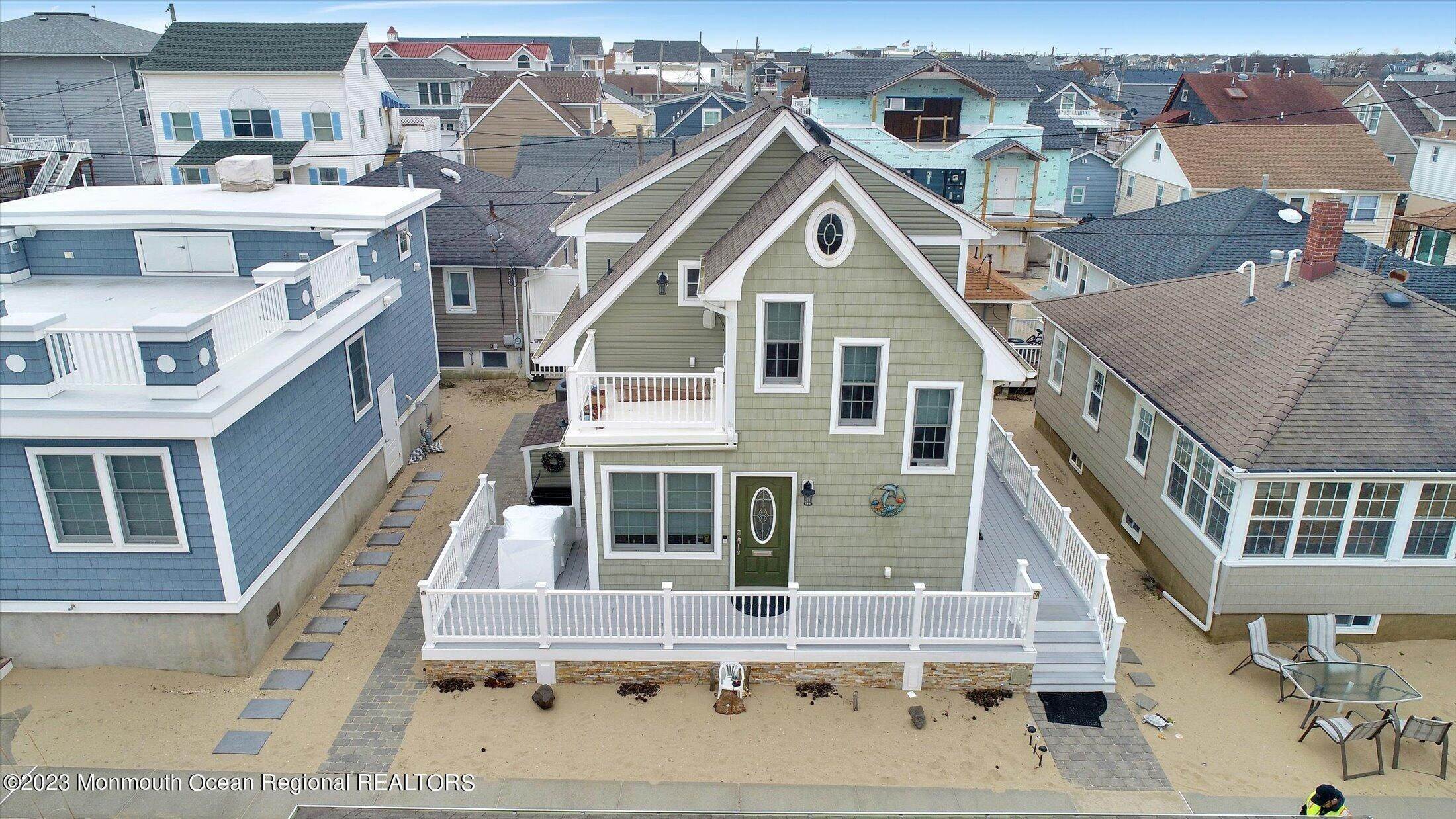 4. Single Family Homes for Sale at 9 Hayes Court Point Pleasant Beach, New Jersey 08742 United States