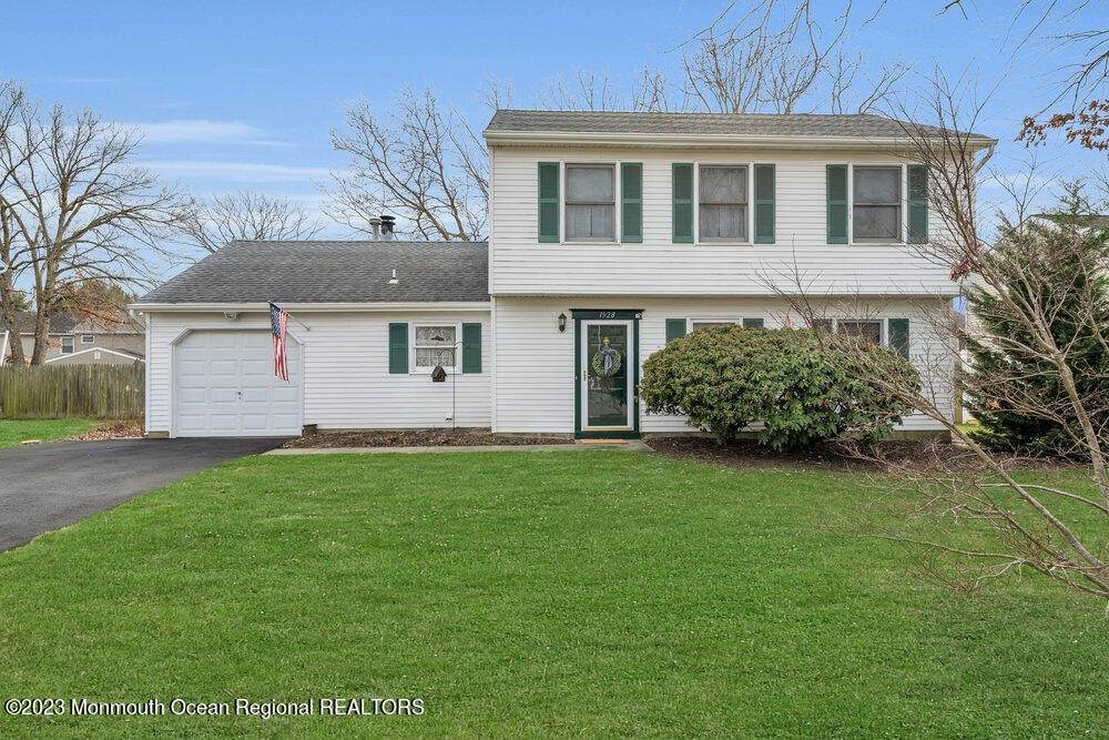 6. Single Family Homes for Sale at 1928 Powder Horn Road Toms River, New Jersey 08755 United States