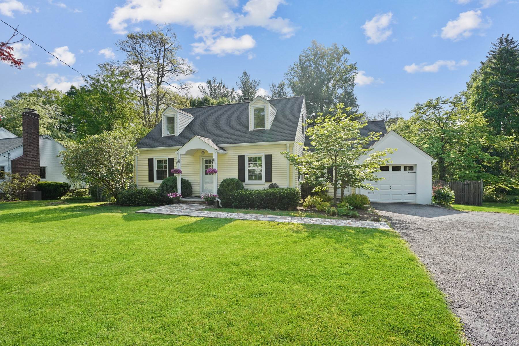 Single Family Homes for Sale at Pristine Cape Cod 150 Mount Airy Road Bernardsville, New Jersey 07924 United States