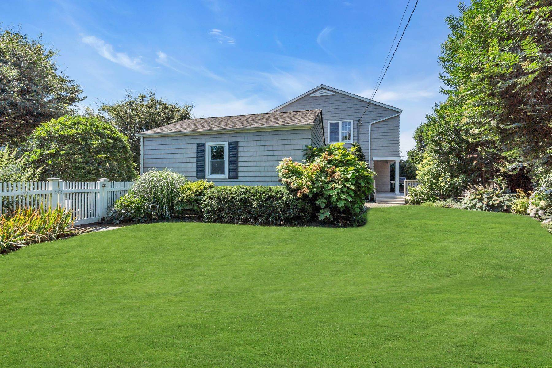 40. Single Family Homes for Sale at Close Proximity to Beach 401 Sea Girt Avenue Sea Girt, New Jersey 08750 United States