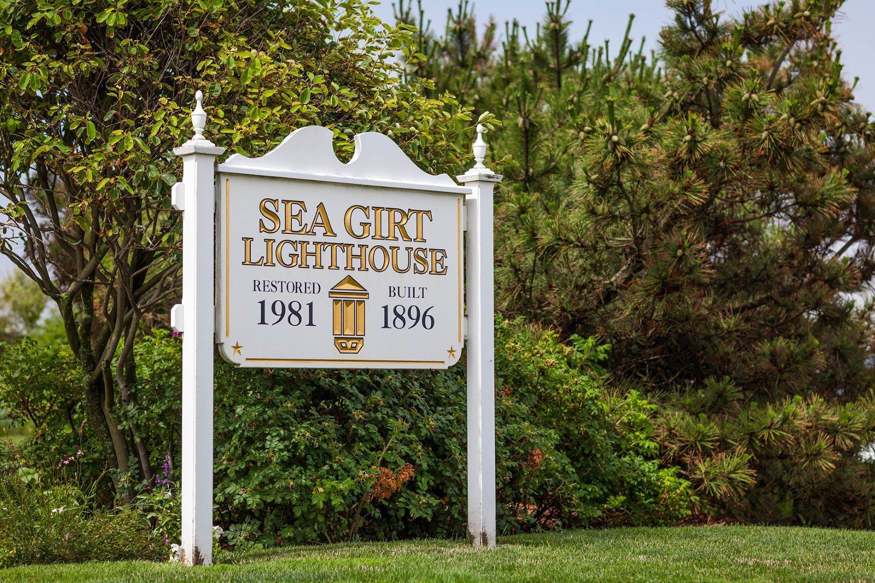 46. Single Family Homes for Sale at Just 4 Blocks from the Beach 401 Sea Girt Avenue Sea Girt, New Jersey 08750 United States