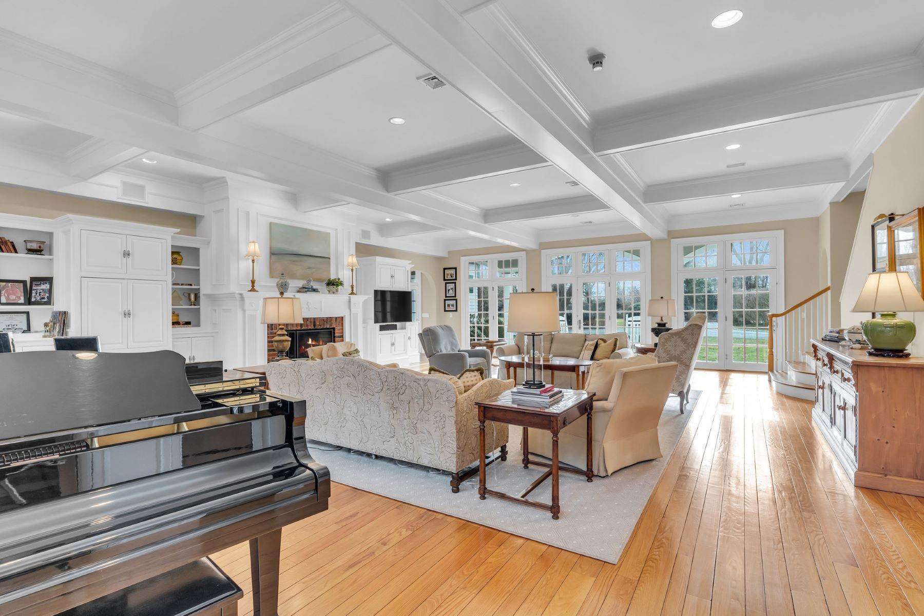 20. Single Family Homes for Sale at Exceptional Estate 2 Allencrest Road Rumson, New Jersey 07760 United States