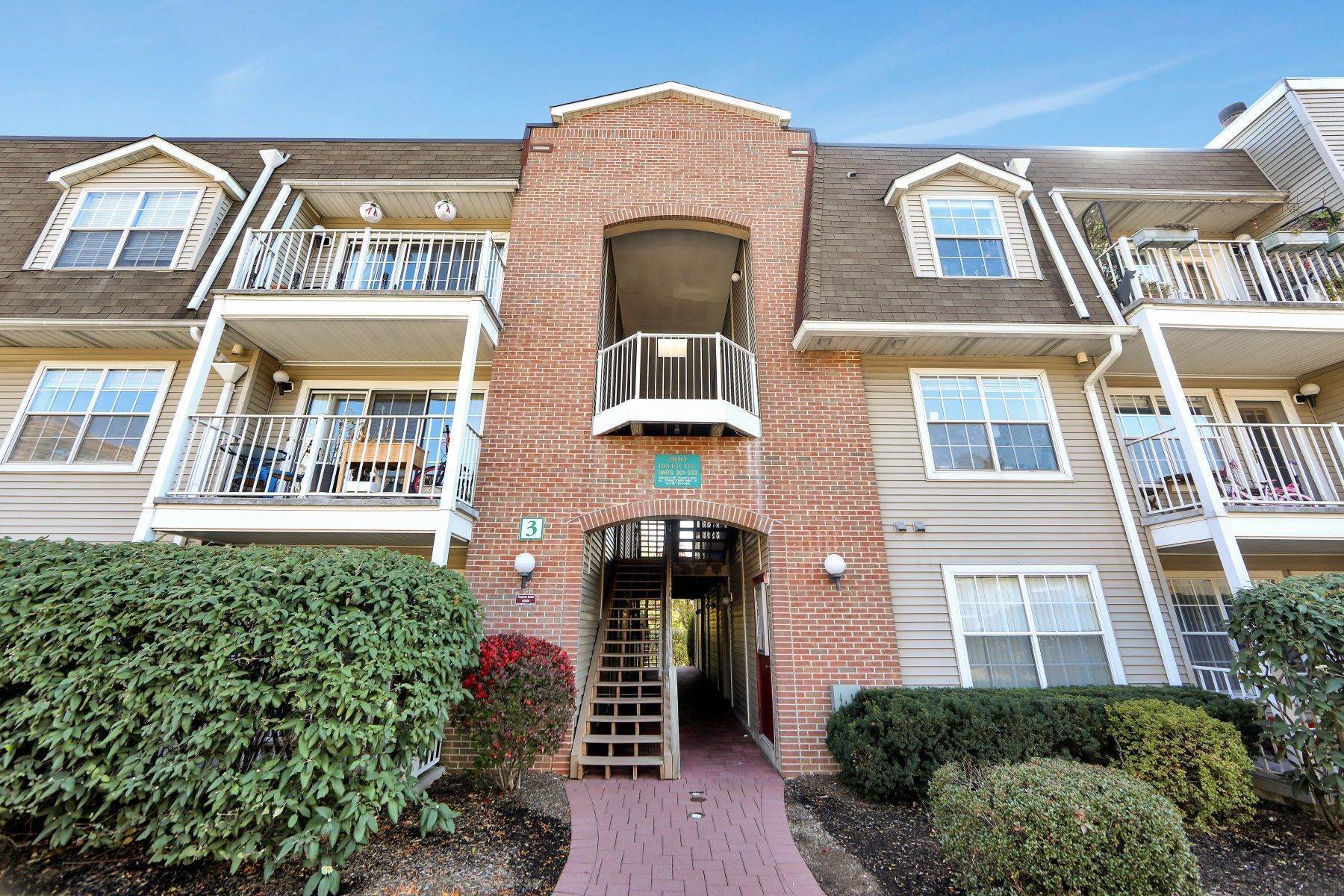 Townhouse for Sale at Crown Village 800 River Road 333 Edgewater, New Jersey 07020 United States