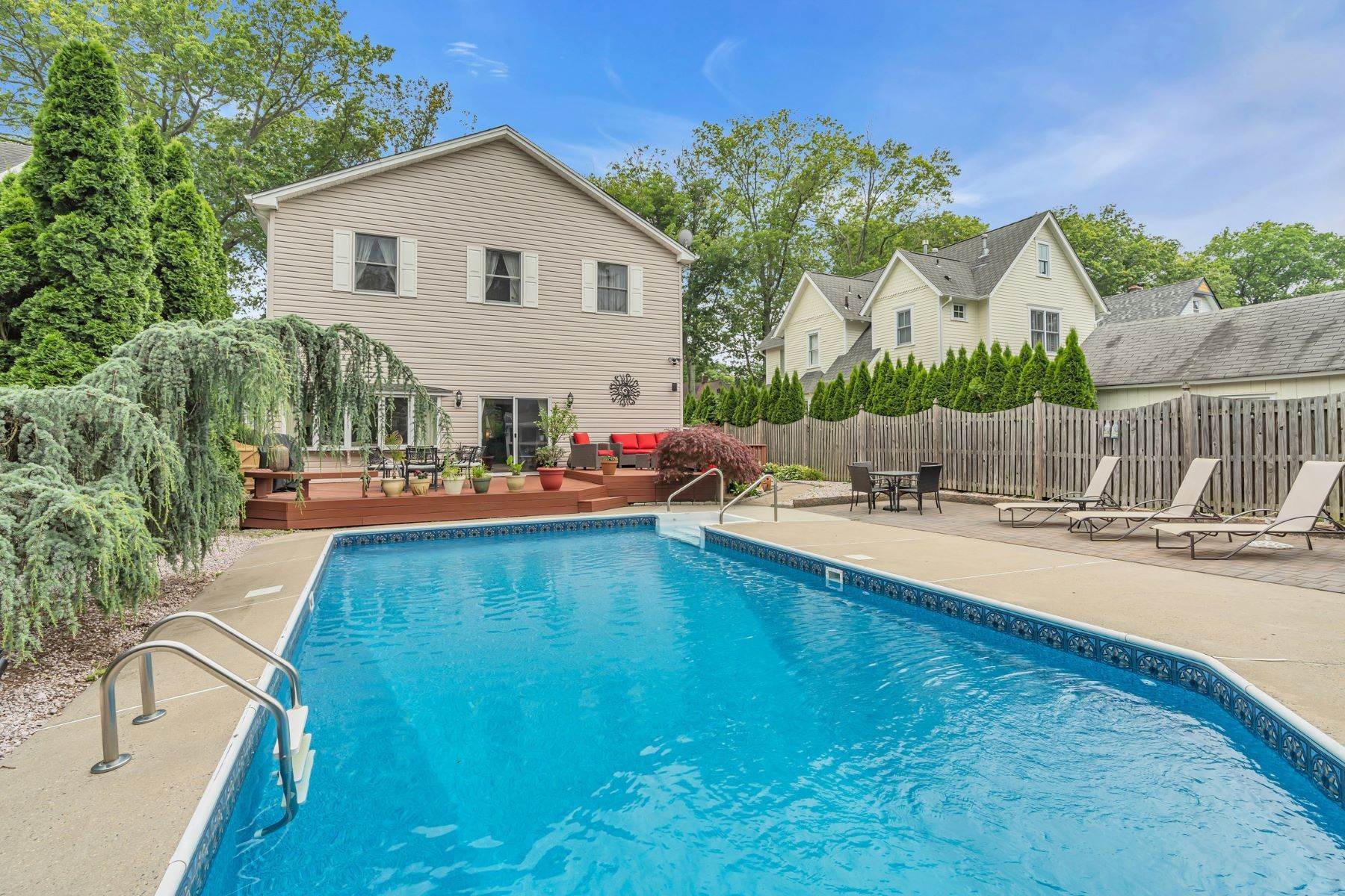 16. Single Family Homes at Vacation Rental with a Pool 52 Morris Avenue Manasquan, New Jersey 08736 United States