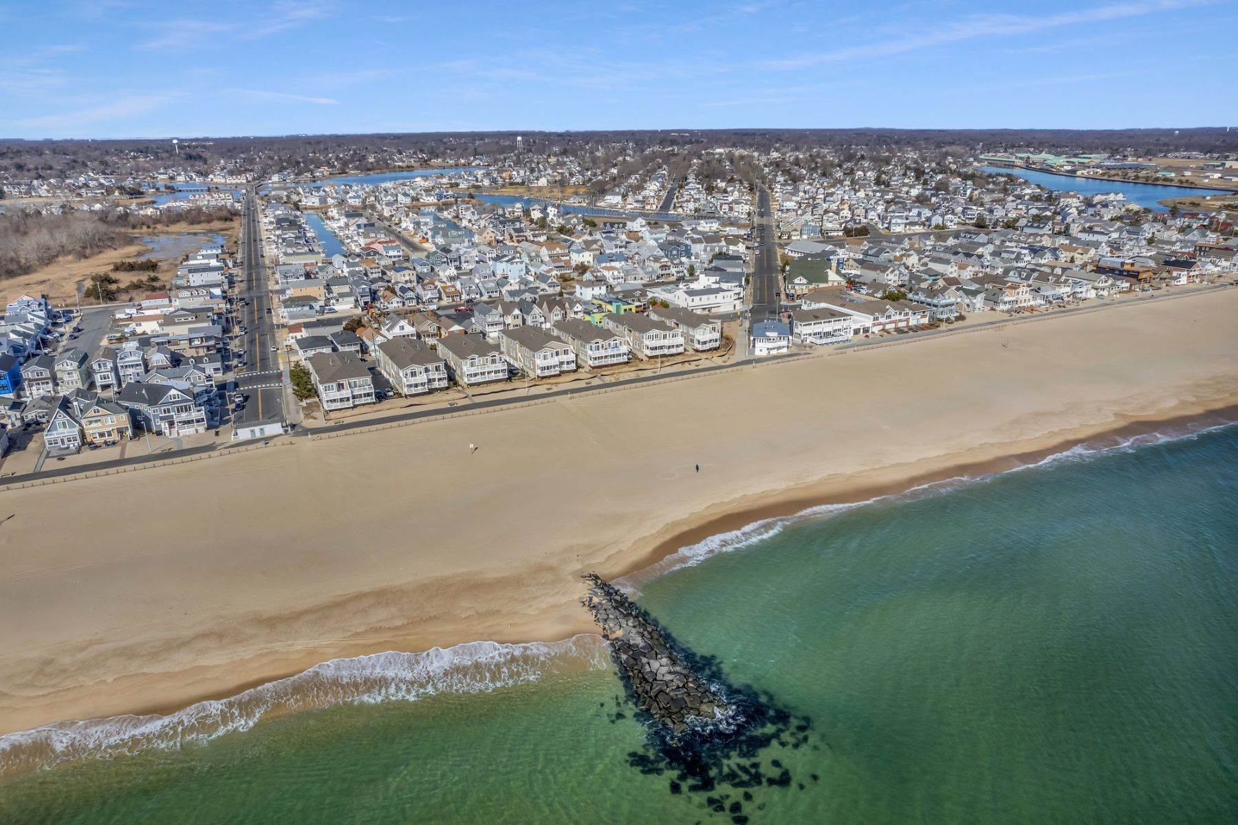 28. Single Family Homes at Upper Level Unit Overlooking the Atlantic Ocean 221 Beachfront 3 Manasquan, New Jersey 08736 United States