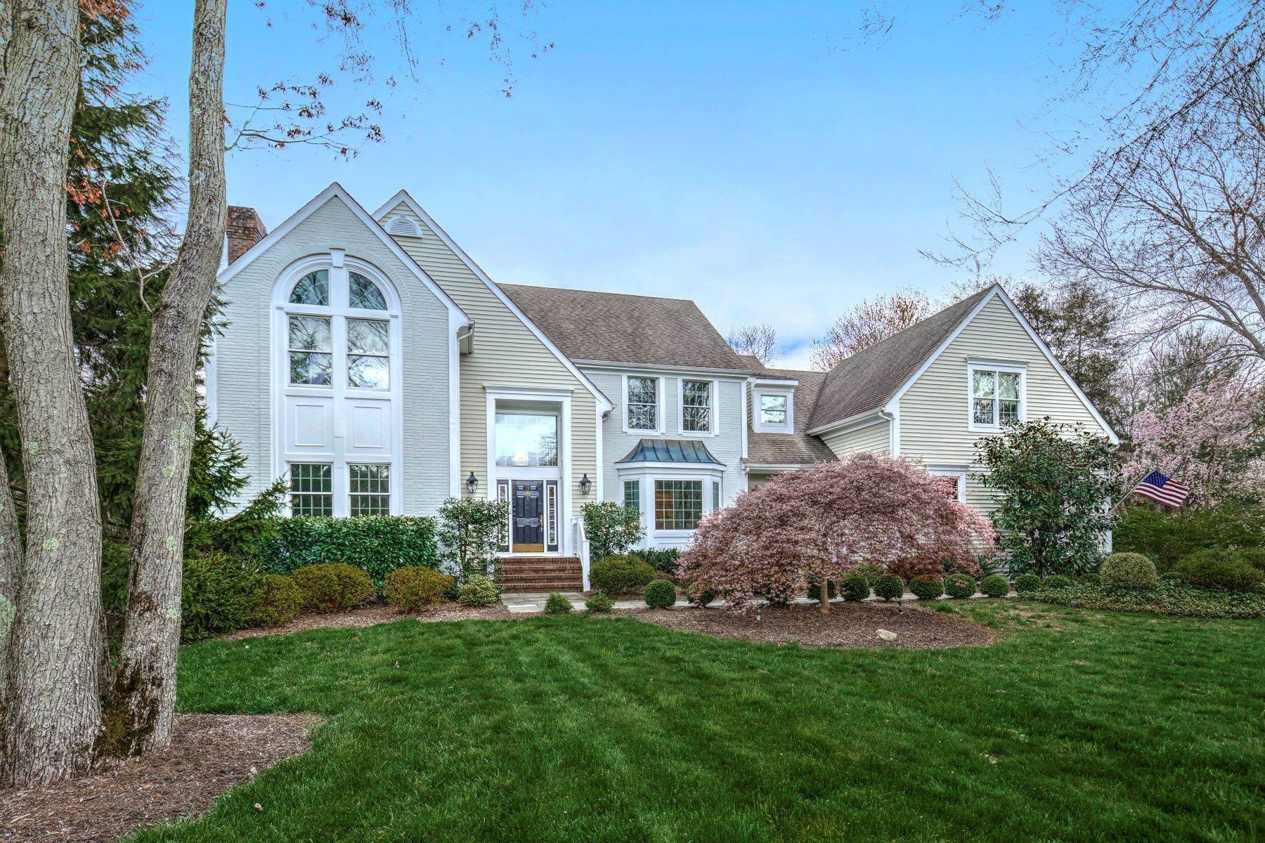 Single Family Homes for Sale at Highland Woods Custom Colonial 76 South Stone Hedge Drive Basking Ridge, New Jersey 07920 United States