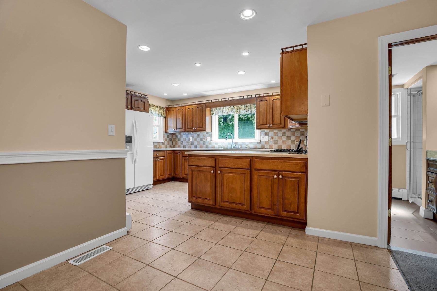 23. Single Family Homes for Sale at Princeton Avenue Section 21 Harmony Lane Brick, New Jersey 08724 United States