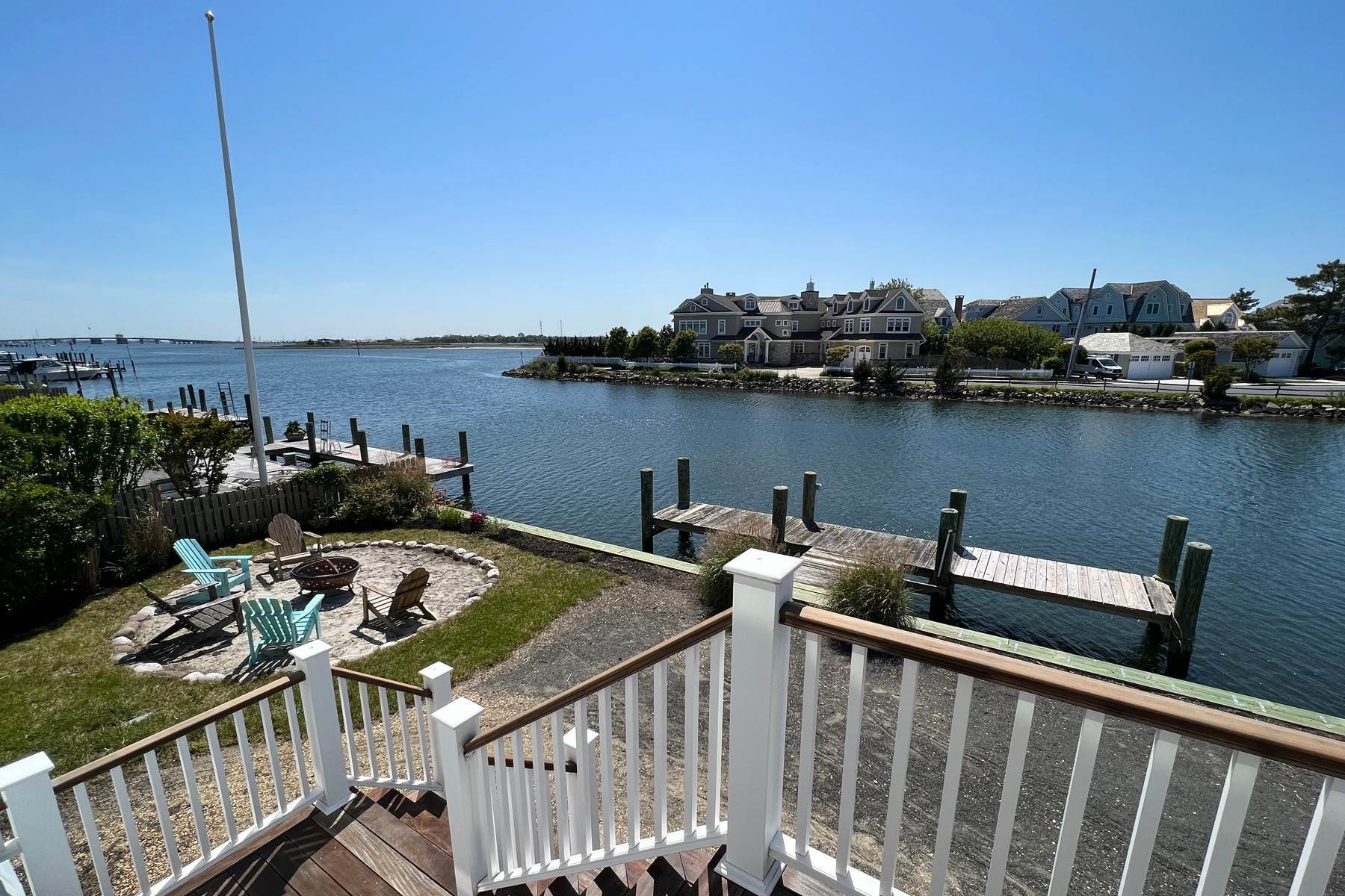 9. Single Family Homes for Sale at Ideally Situated Home Offers the Best of Waterfront Living 974 Barnegat Lane Mantoloking, New Jersey 08738 United States