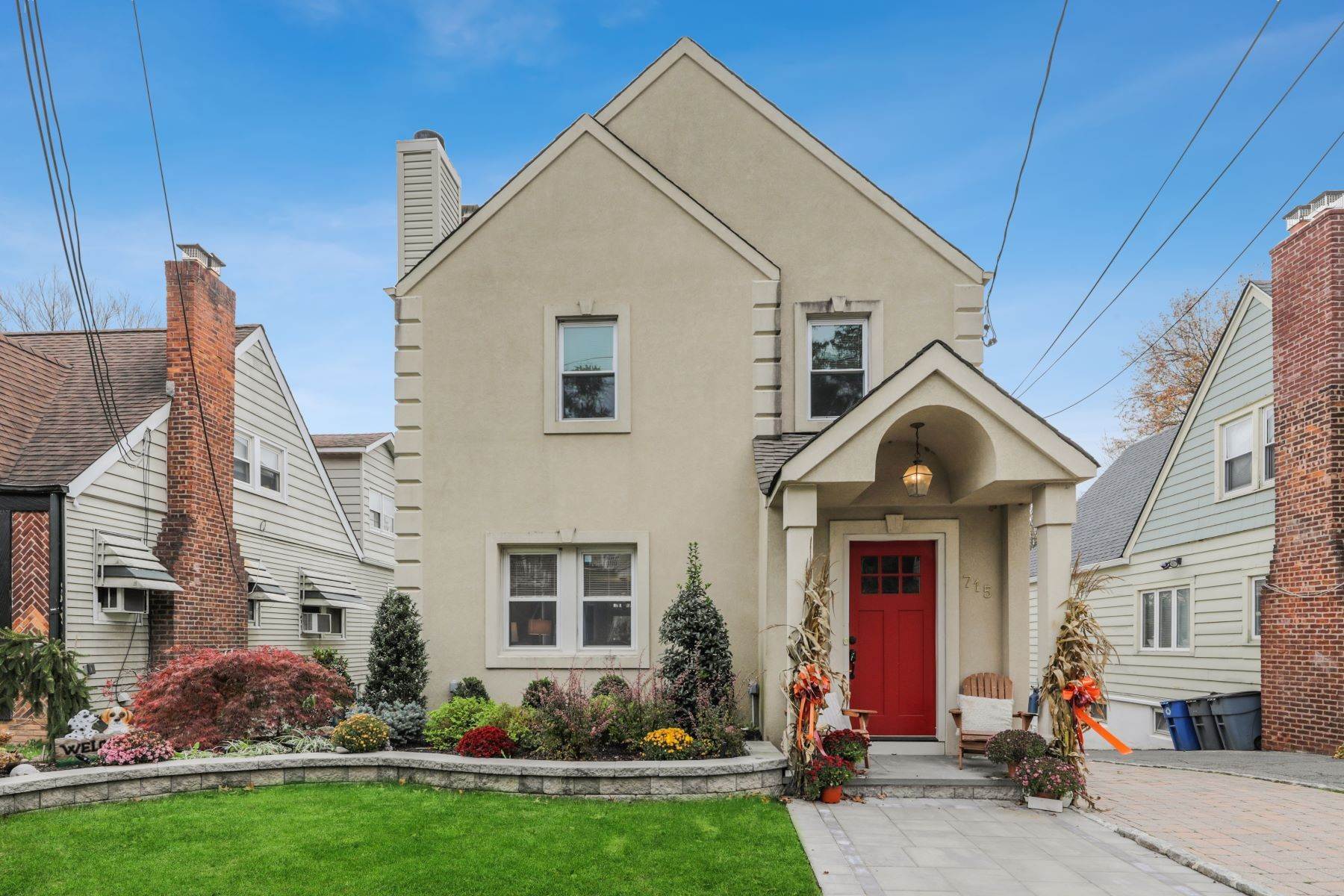 Single Family Homes for Sale at Beautifully Updated Brookdale Colonial 715 Broad Street Bloomfield, New Jersey 07003 United States