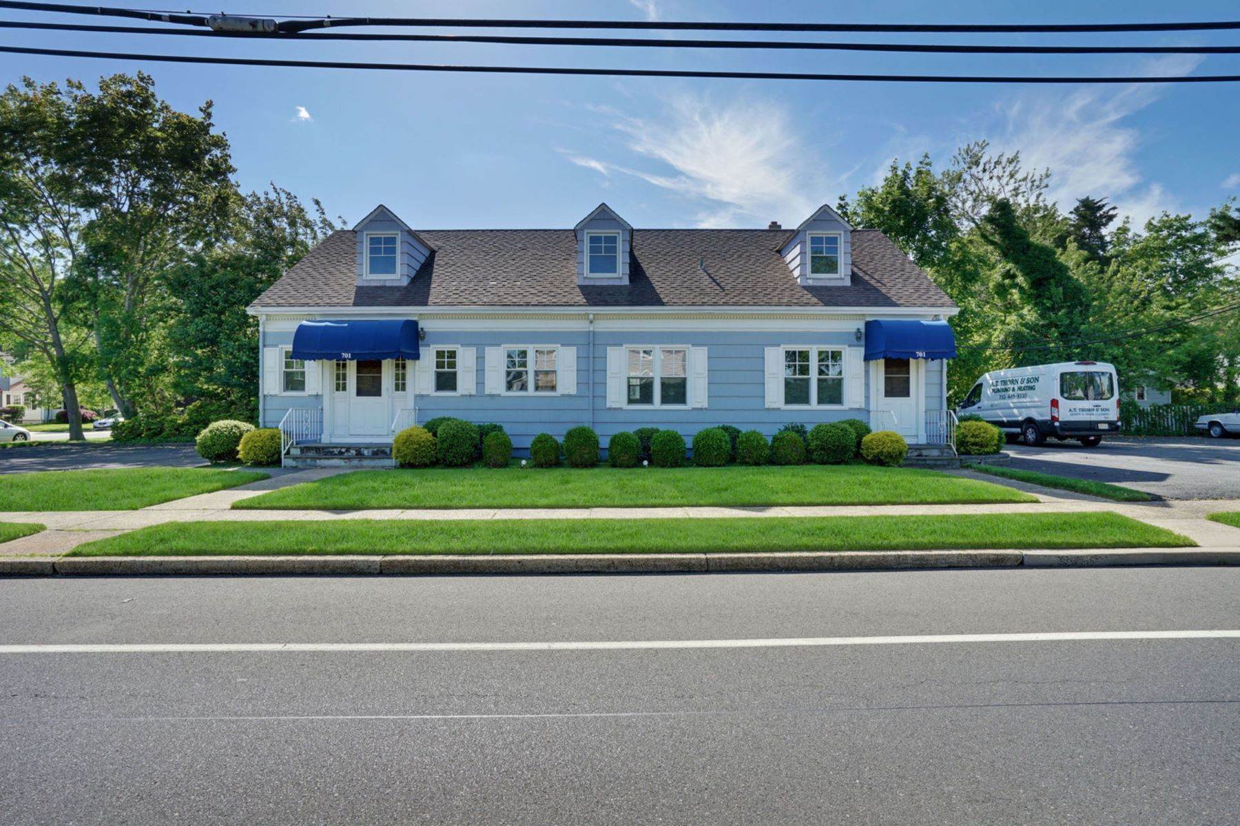 3. Single Family Homes for Sale at Single Family or Commercial Property 701 New York Boulevard Sea Girt, New Jersey 08750 United States