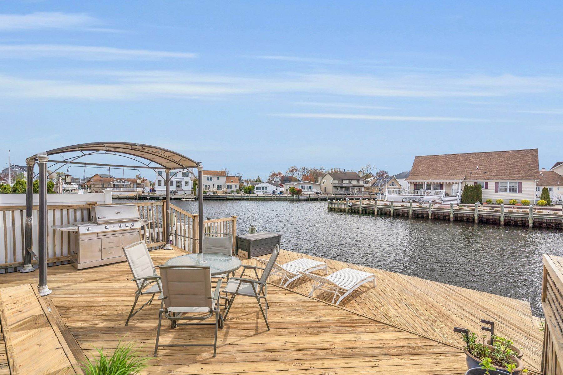 44. Single Family Homes for Sale at Waterfront Living at it's Best 68 Royal Drive Brick, New Jersey 08723 United States
