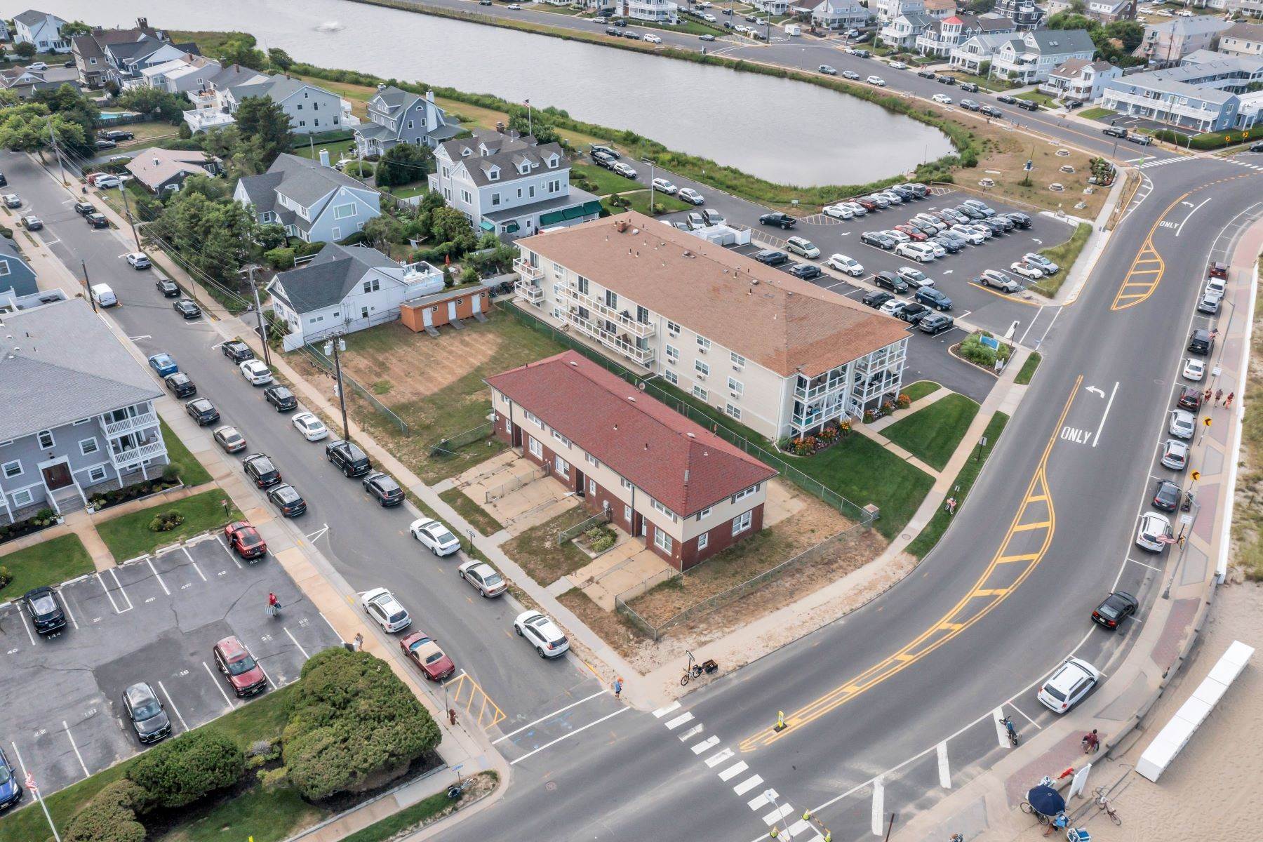 17. Single Family Homes for Sale at Ocean Front Property in Avon by the Sea 801 Ocean Avenue Avon by the Sea, New Jersey 07717 United States