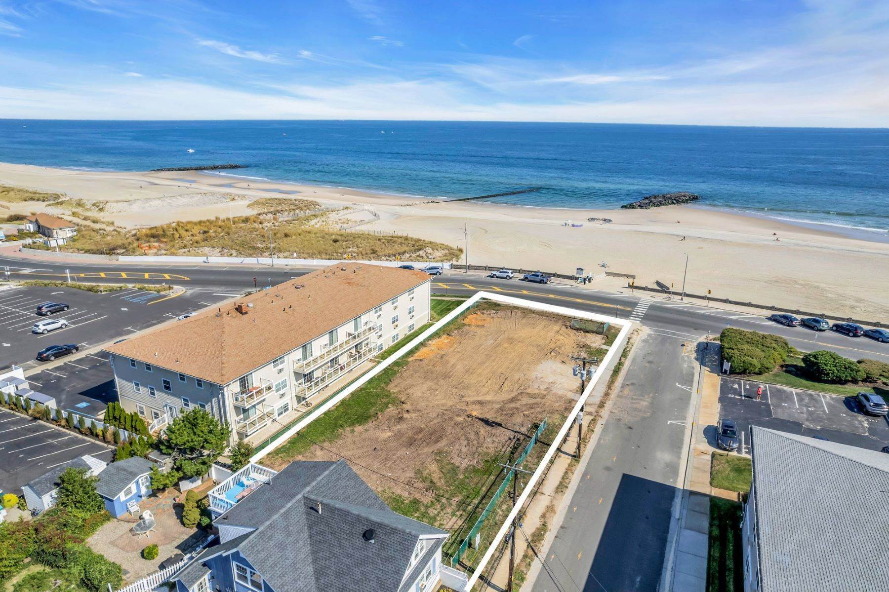 16. Single Family Homes for Sale at Ocean Front Property in Avon by the Sea 801 Ocean Avenue Avon by the Sea, New Jersey 07717 United States