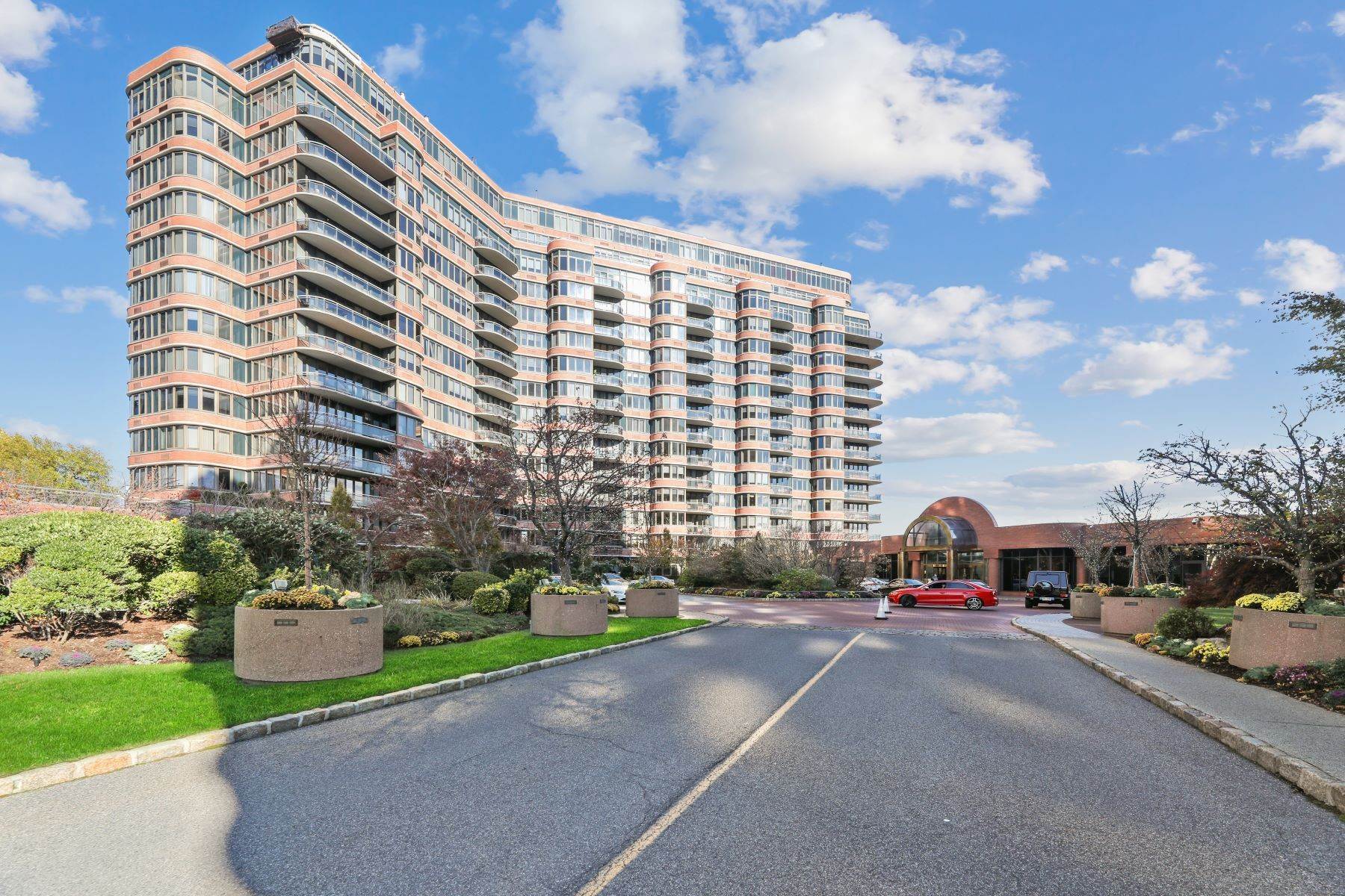 Condominiums for Sale at Carlyle Towers 100 N Carlyle Dr 6LN Cliffside Park, New Jersey 07010 United States