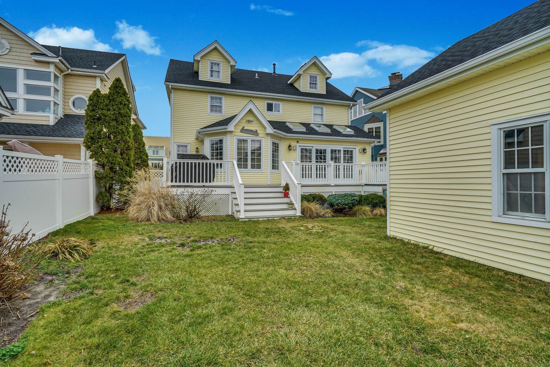 29. Single Family Homes at 2 Week Summer Rental 26 Garfield Avenue Avon by the Sea, New Jersey 07717 United States
