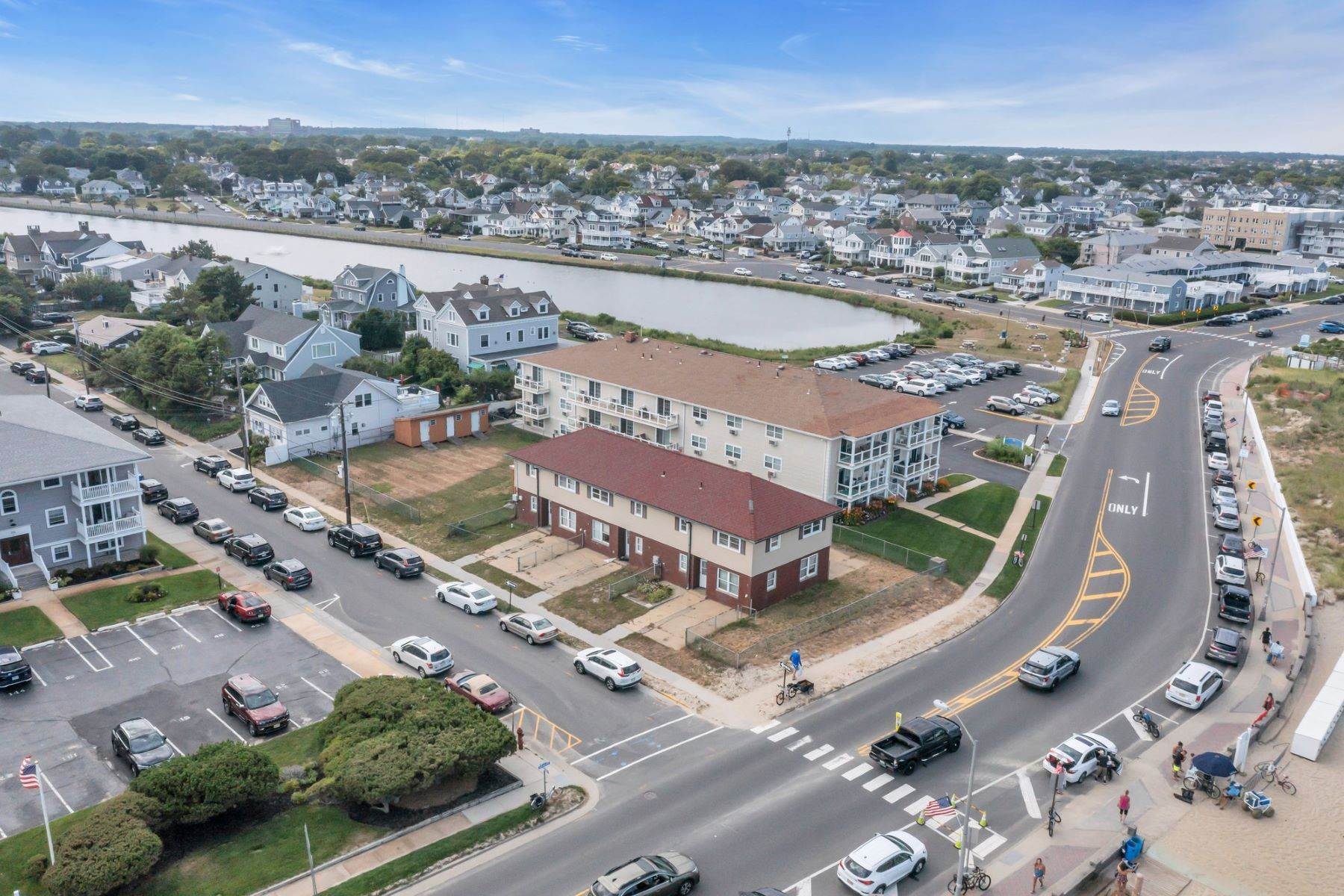 4. Single Family Homes for Sale at Spectacular New Construction 20 E End Avenue Avon by the Sea, New Jersey 07717 United States