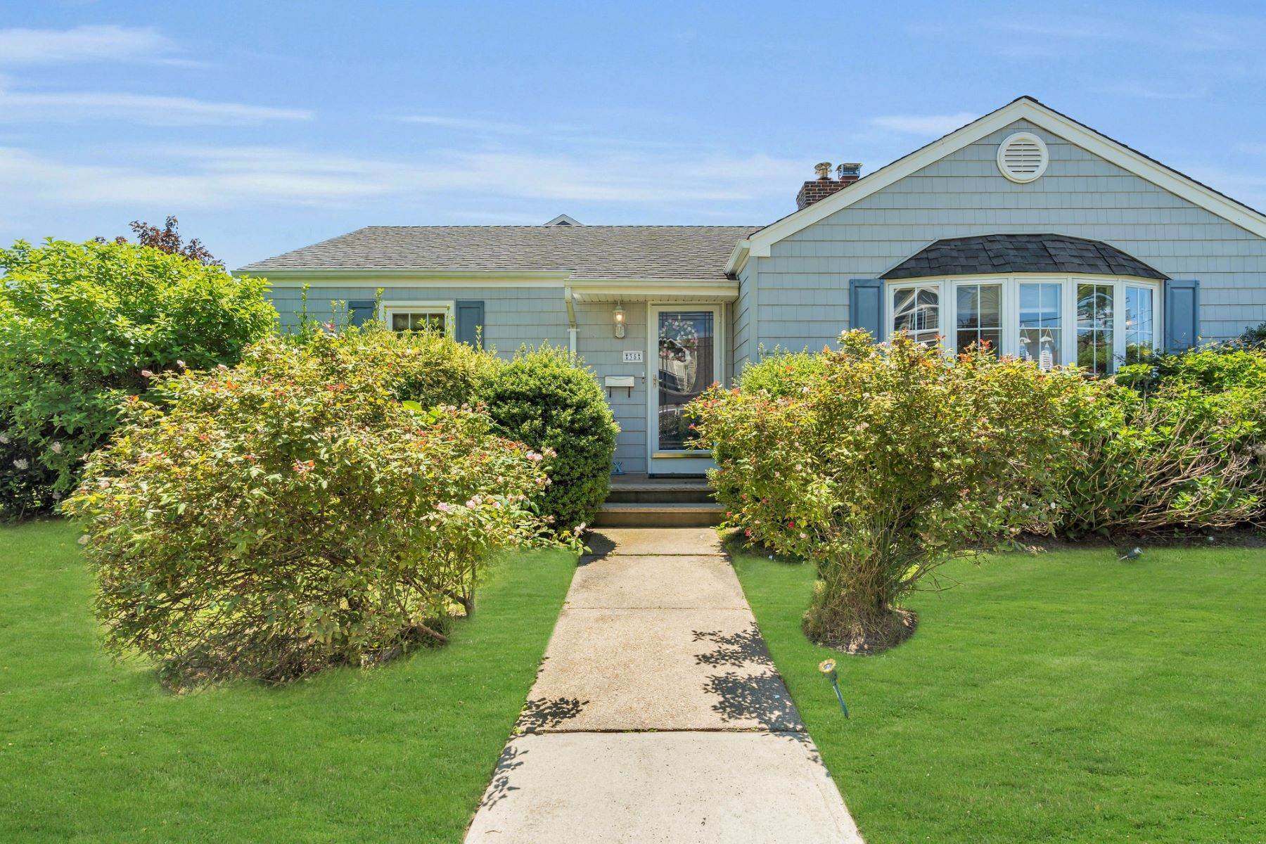 Single Family Homes for Sale at Great Location 35 Woodland Avenue Manasquan, New Jersey 08736 United States