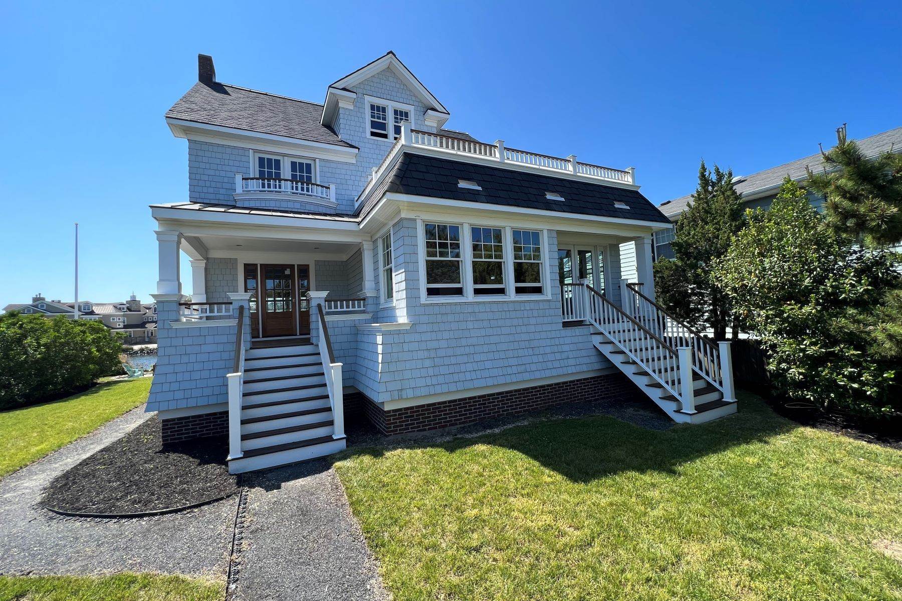 7. Single Family Homes for Sale at Ideally Situated Home Offers the Best of Waterfront Living 974 Barnegat Lane Mantoloking, New Jersey 08738 United States